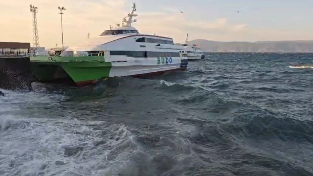 Bursa'da deniz otobüsü seferleri fırtına nedeniyle iptal edildi