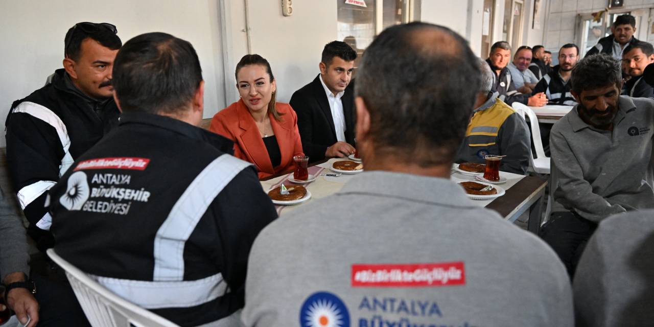 Özdemir, Fen işleri Dairesi personelini kahvaltıda ağırladı