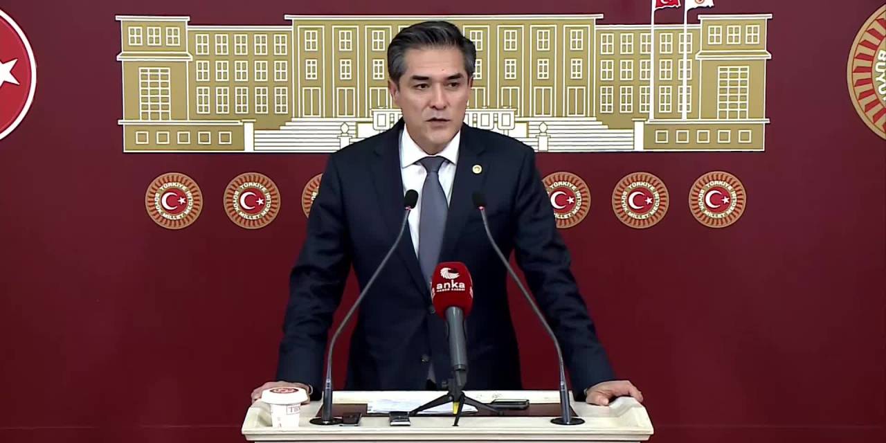 Buğra Kavuncu: TBMM'de terör örgütü liderini ananlara karşı ses yükseltiyoruz