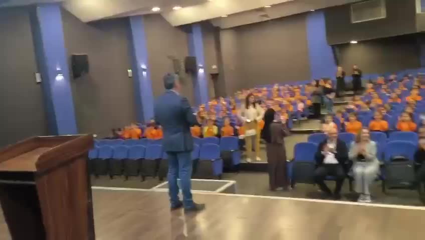 Esenyurt Kent Konseyi Gençlik Meclisi'nden aynı günde iki kütüphane açılışı