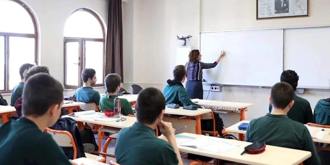 MEB'den öğretmenlere yeni kılık kıyafet genelgesi: Kot pantolon, tayt, şalvar ve uzun sakal