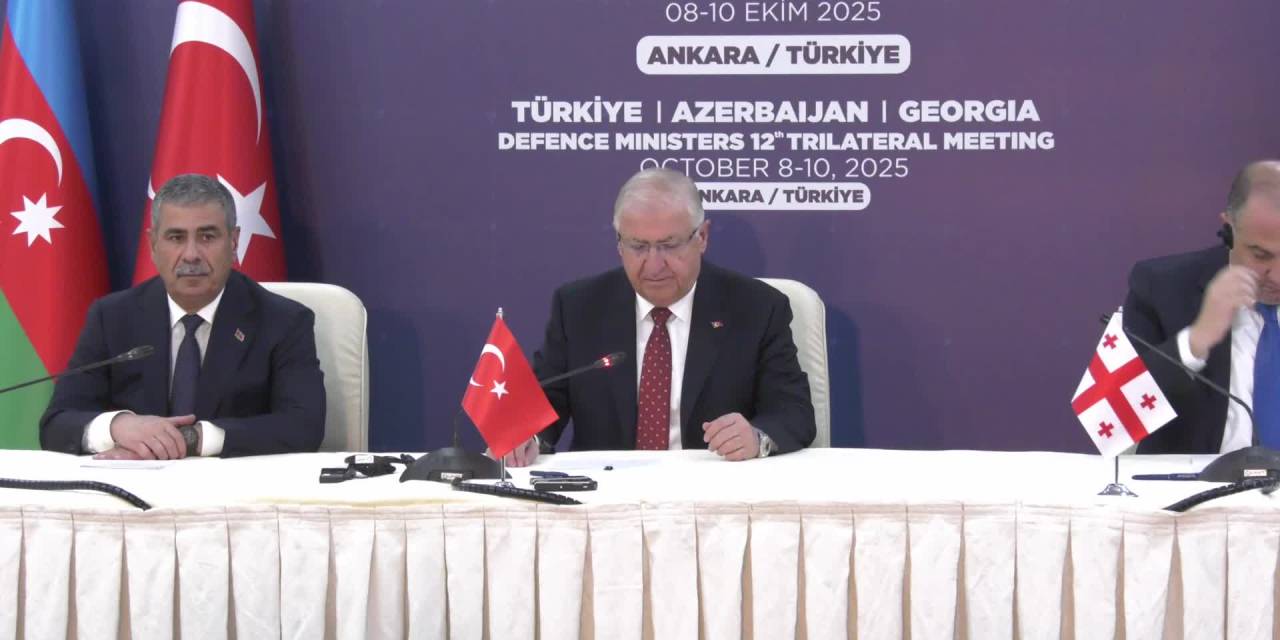 Savunma Bakanları Türkiye'de Üçlü Protokol İmzaladı