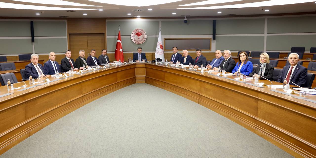 Tarım Bakanı Yumaklı, Balıkçılık komitesinden vekillerle buluştu