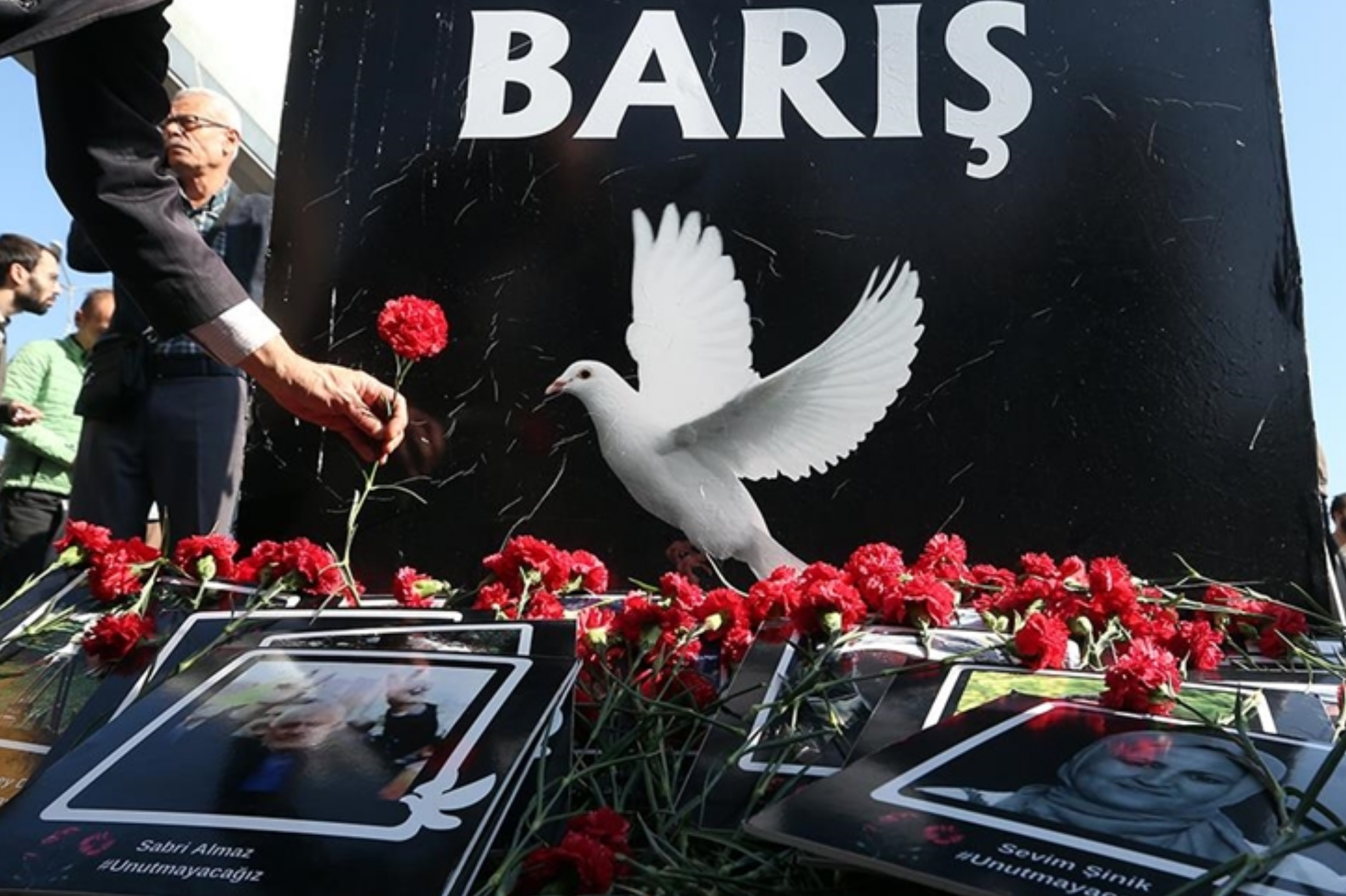 Özgür Özel'den 10 Ekim Ankara Gar Katliamı mesajı: Adalet için mücadele edeceğiz