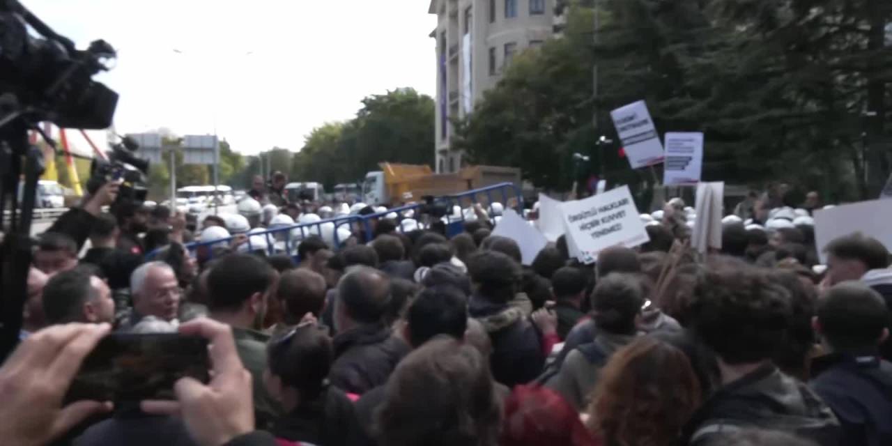 Ankara Gar Katliamı'nın 10. yılı anmasında polisten biber gazlı müdahale