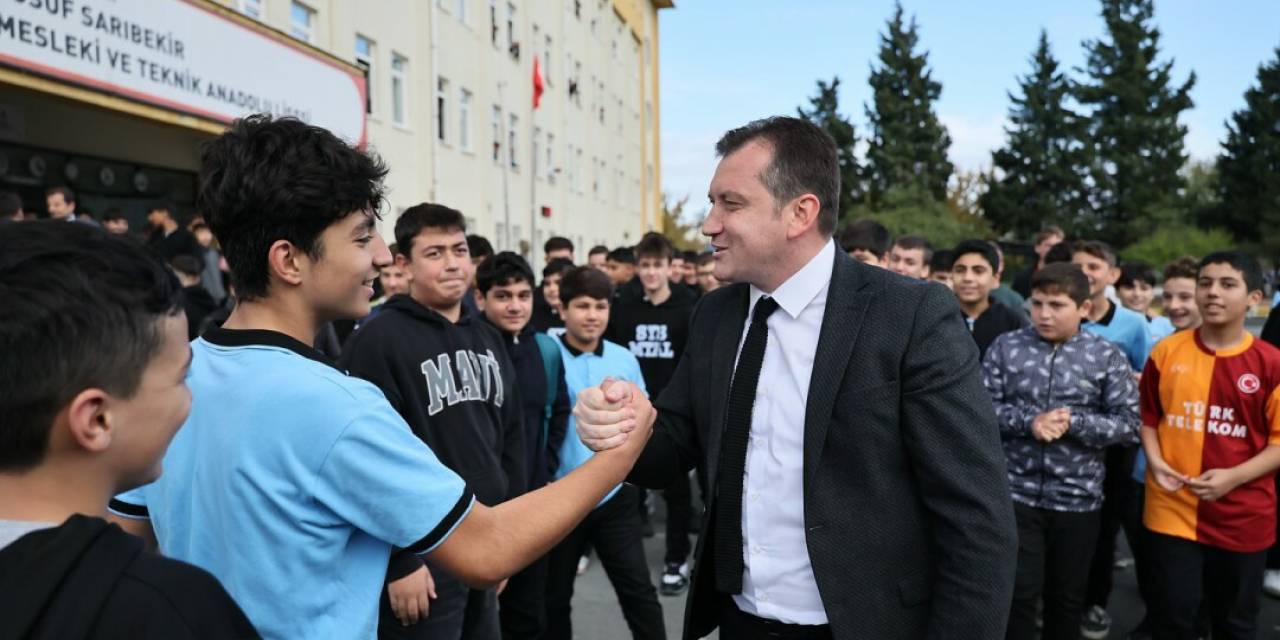 Balcıoğlu, iki okulda tadilat çalışmalarını inceledi