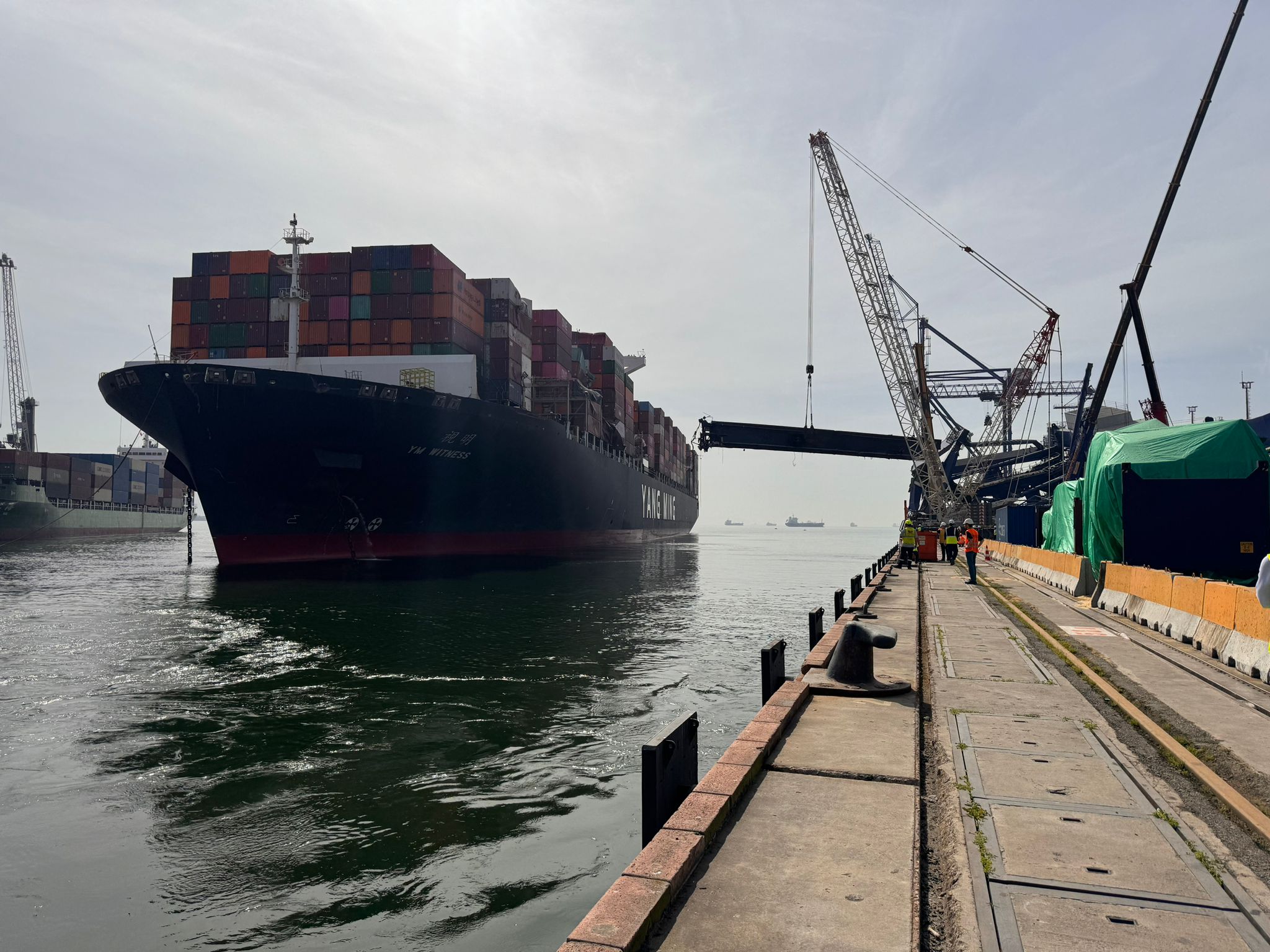 Körfez'deki gemi kazası sonrası geminin limandan ayrıldı