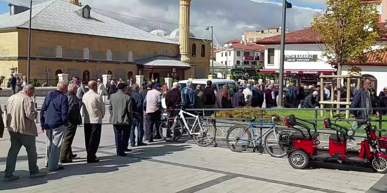 Çorum'da uzun çorba kuyrukları