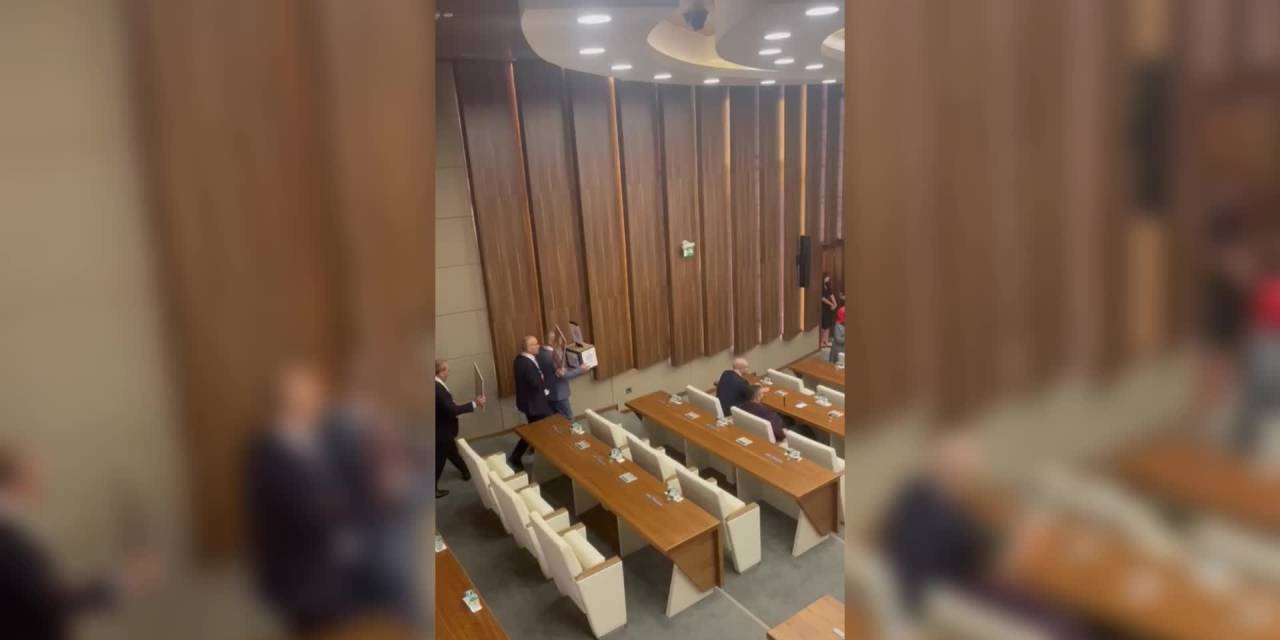 CHP’li meclis üyelerinden Beykoz Belediyesi’nde protesto