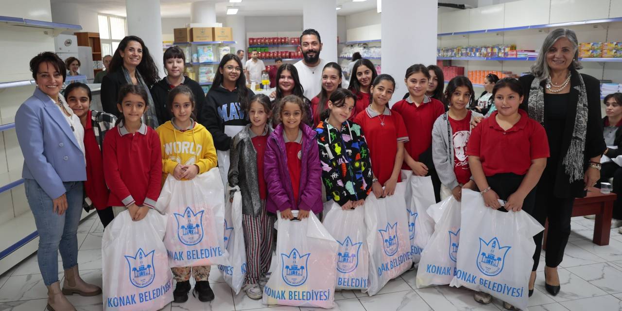 Konak Belediyesi'nden kız çocuklarına özel etkinlik düzenlendi