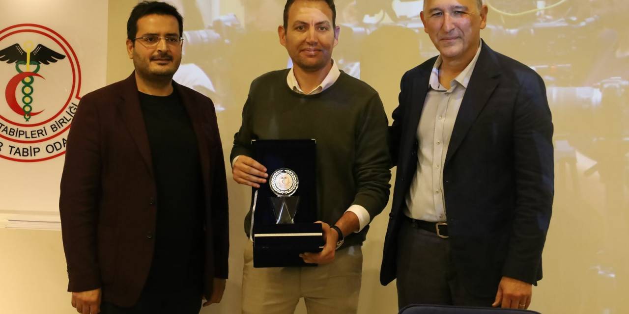 Kerim Uğur'a Sağlık Hakkı ödülü