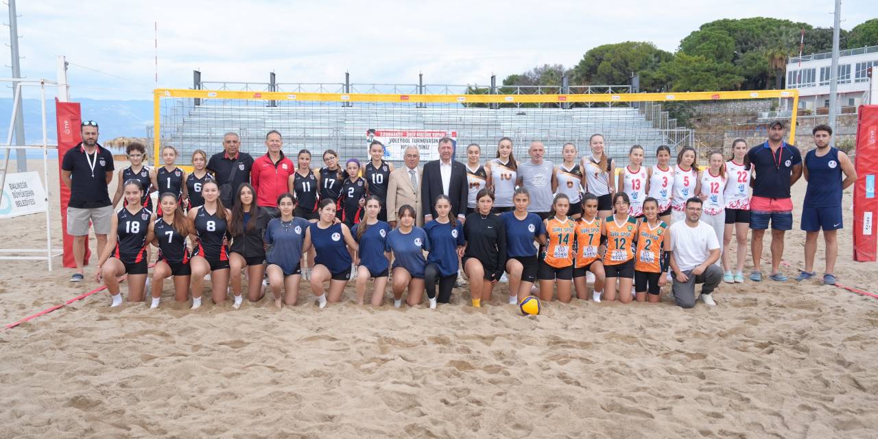 Burhaniye'de Plaj Voleybolu Festivali start aldı
