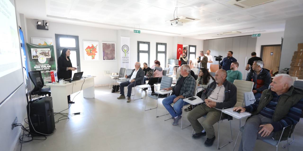 Efes Selçuk’ta köylülere toprak analizi eğitimi verildi