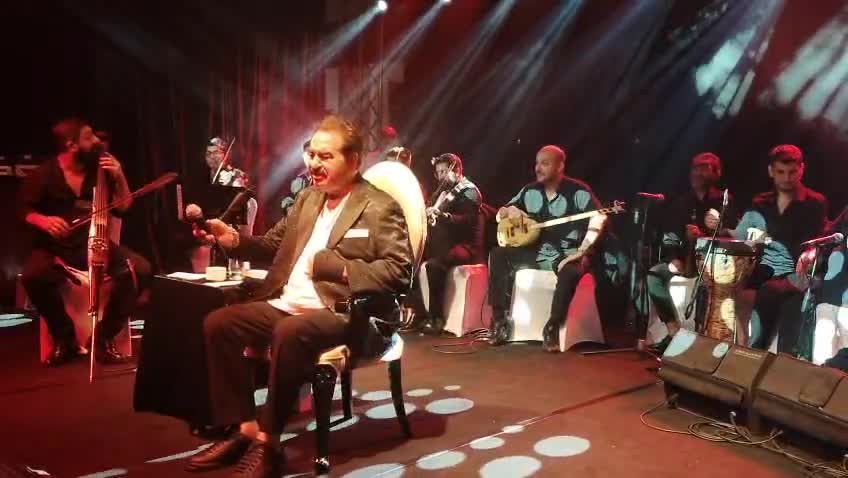 Kırşehir'de unutulmaz bir vefa gecesi: Tatlıses'ten Ertaş'a özlem