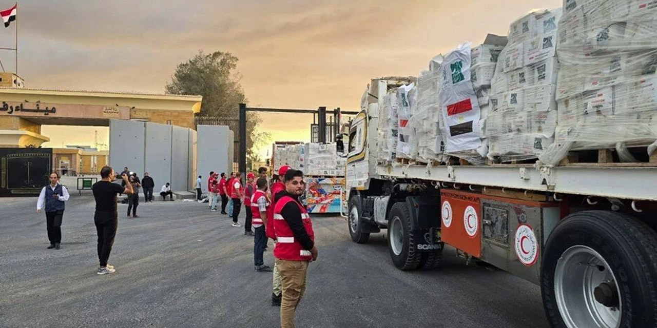 Gazze'de insani yardım tırlarının girişi başladı