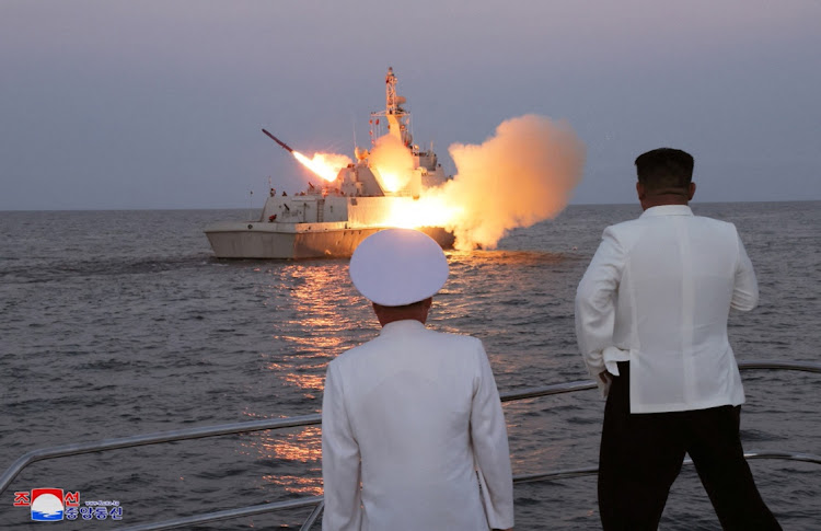 Kuzey Kore denizden Güney Kore'ye ateş açtı