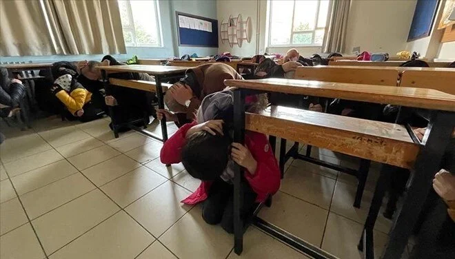 MEB duyurdu: Bugün bütün okullarda eş zamanlı tatbikat yapılacak