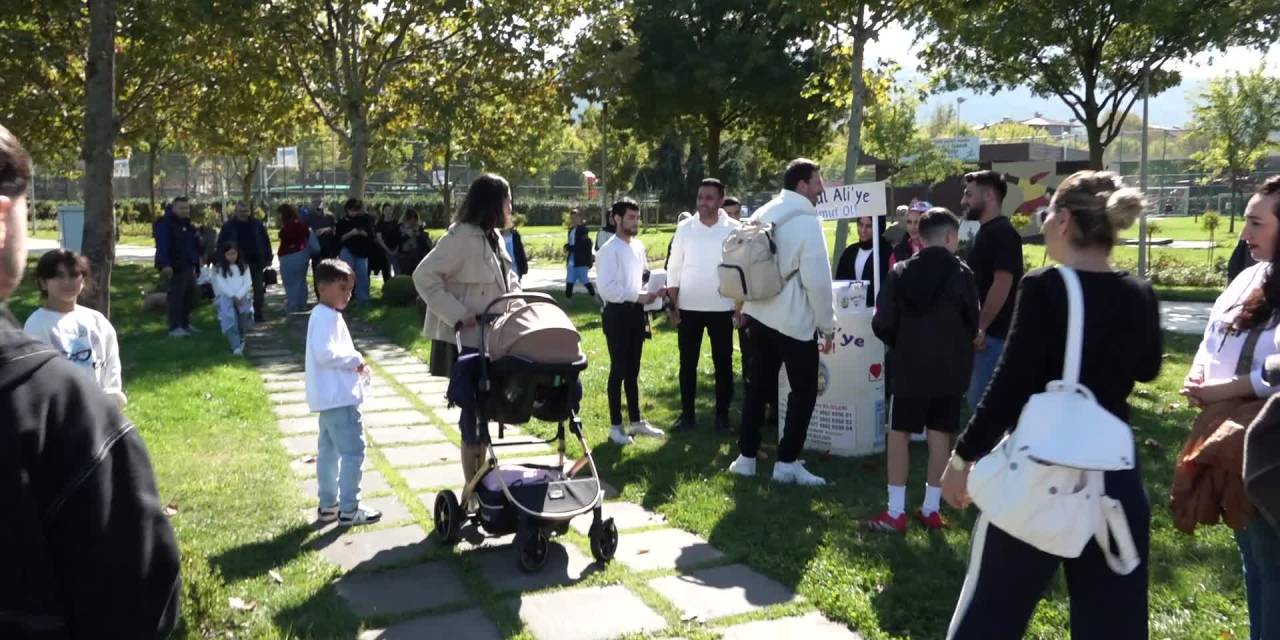 Bursa'da SMA'lı Çağan Ata için umut balonları gökyüzüne bırakıldı