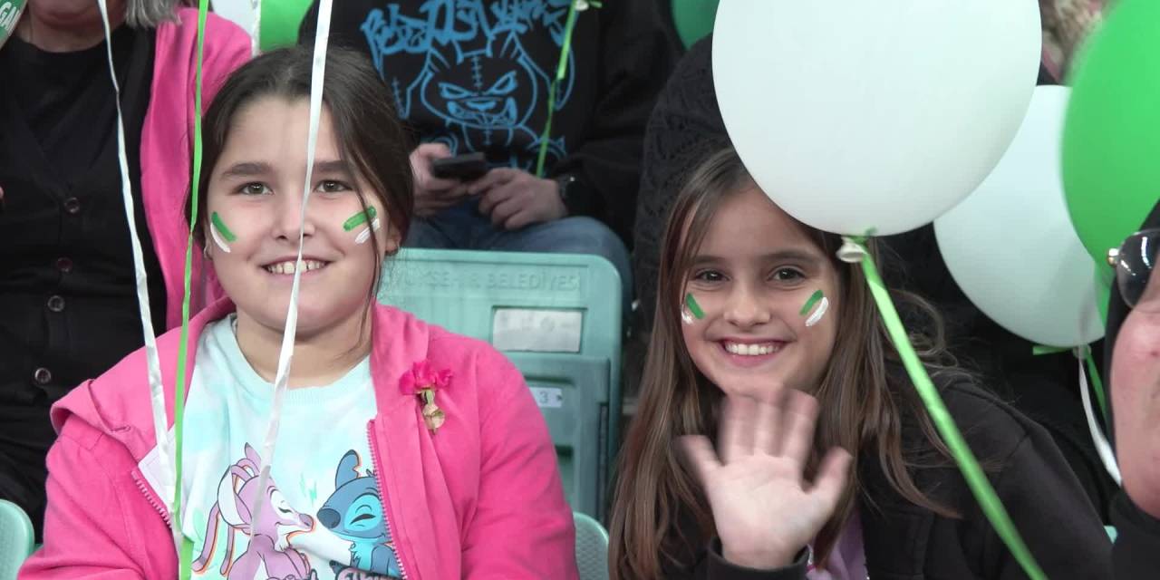 Pembe tişörtlerle farkındalık oluşturuldu