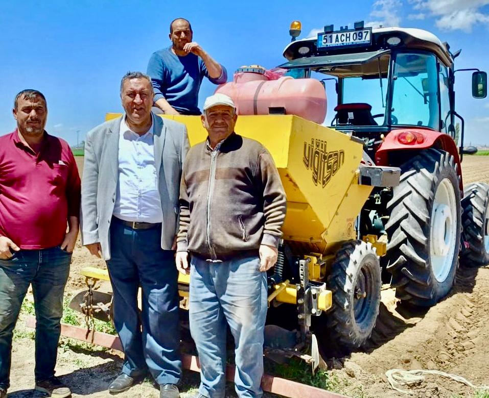 Çiftçinin alın teri altın karşısında eridi