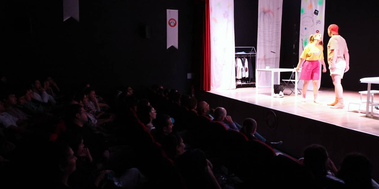 Menteşe'de ‘Çocuk Parkı Yaraları’ adlı oyun sahnelendi