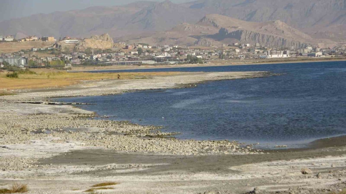 Van Gölü'nde kuraklık: Su 3 kilometre geriledi