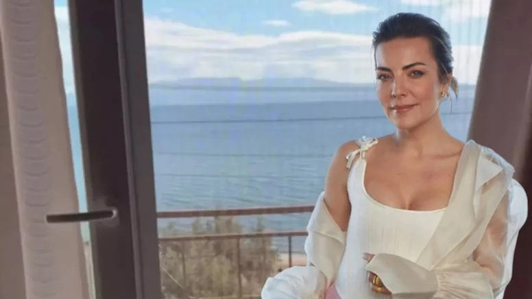 Ünlü oyuncu Burcu Kara evini terk etti