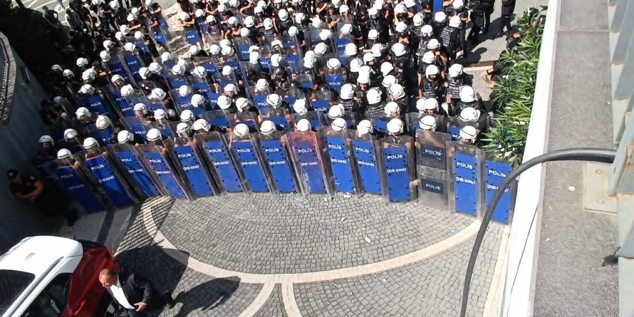 CHP İstanbul İl Başkanlığı ablukasında tweet atan 20 kişiye dava açıldı