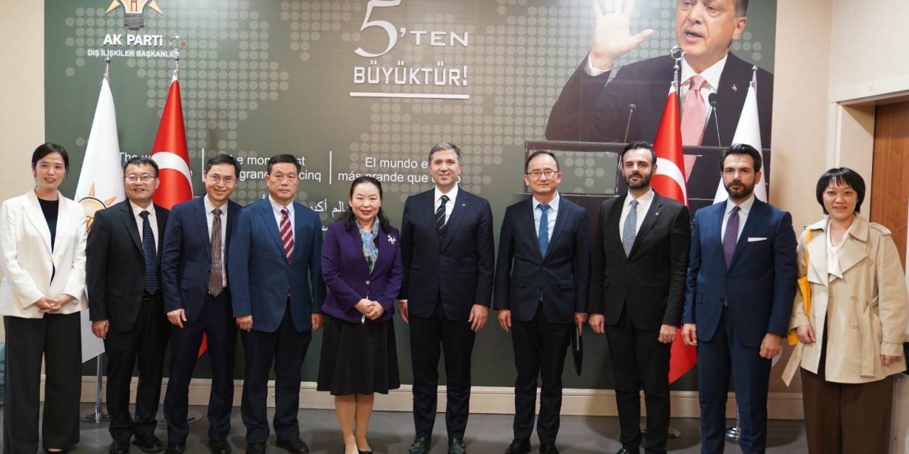 AK Parti Dış İlişkiler Başkanı Sırakaya, Çin Büyükelçisi Xuebin ile görüştü