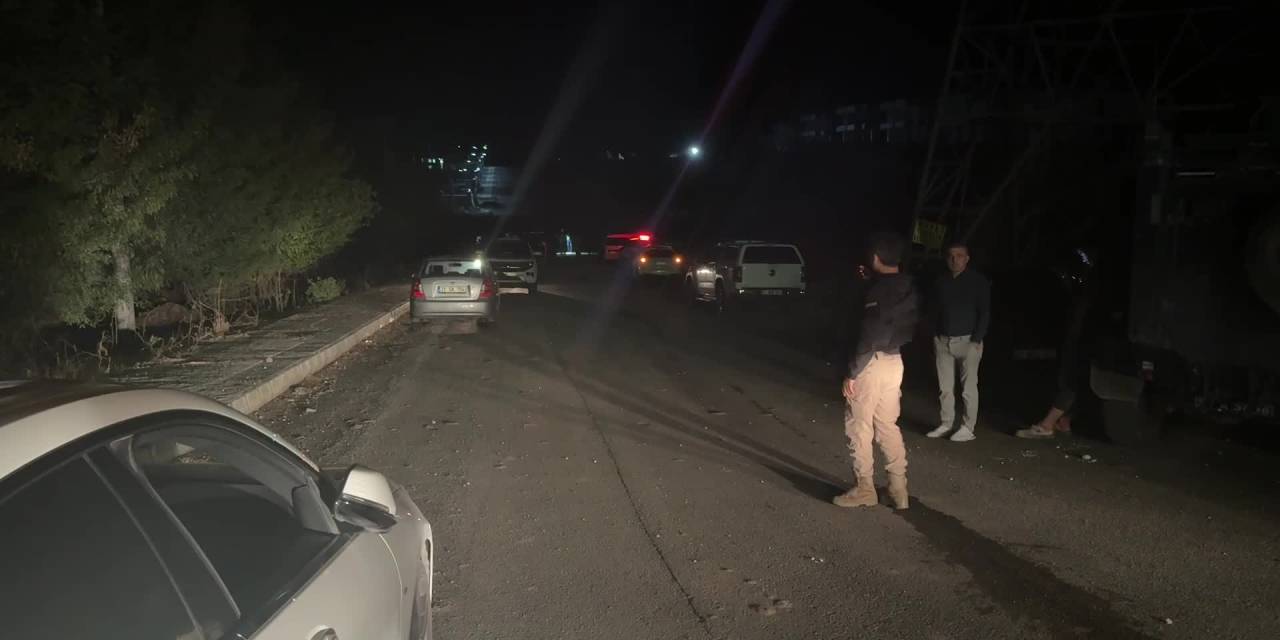 Dur ihtarına uymayan otomobil polis aracına çarptı: 7 yaralı