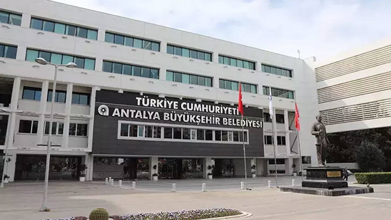 Antalya Büyükşehir Belediyesi'ne operasyon: 6 gözaltı