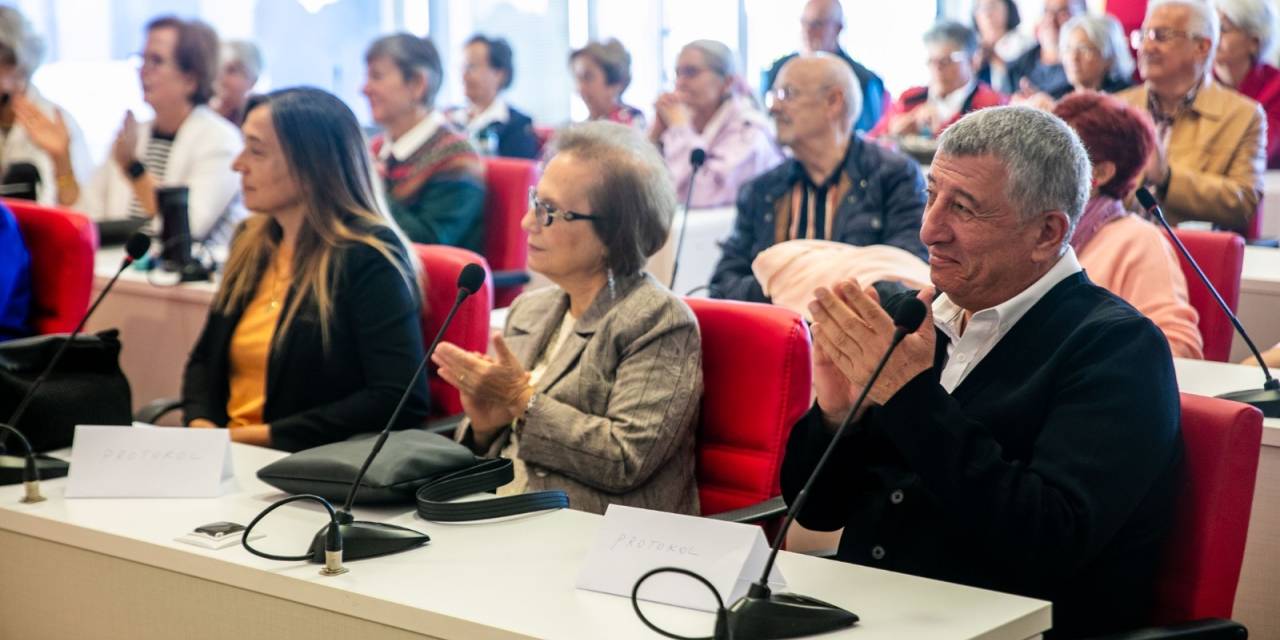 Güzelbahçe Belediyesi'nin 3. Yaş Üniversitesi yeni eğitim dönemine başladı