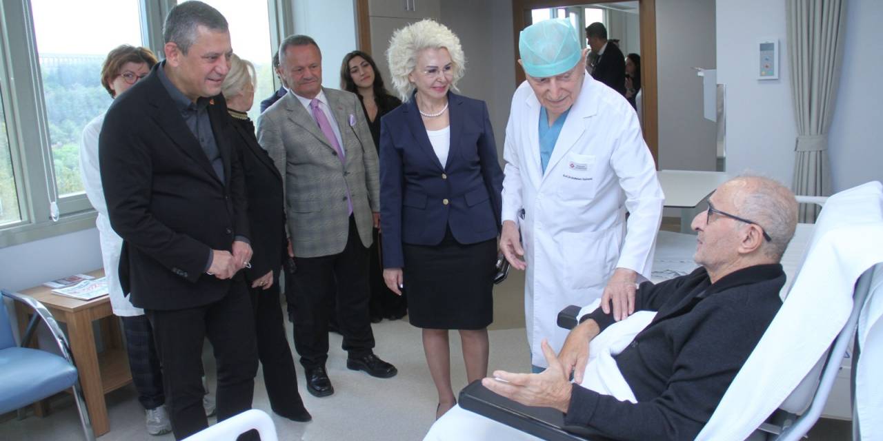 Özgür Özel, Hikmet Çetin'i hastanede ziyaret etti