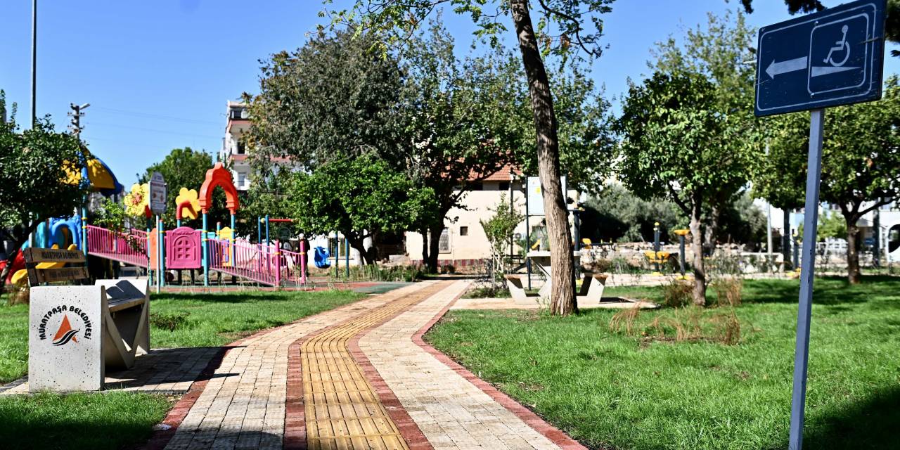 Muratpaşa'da parklar modernize ediliyor