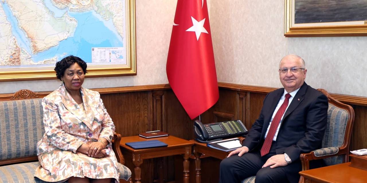 Güler, Güney Afrika Savunma Bakanı ile buluştu