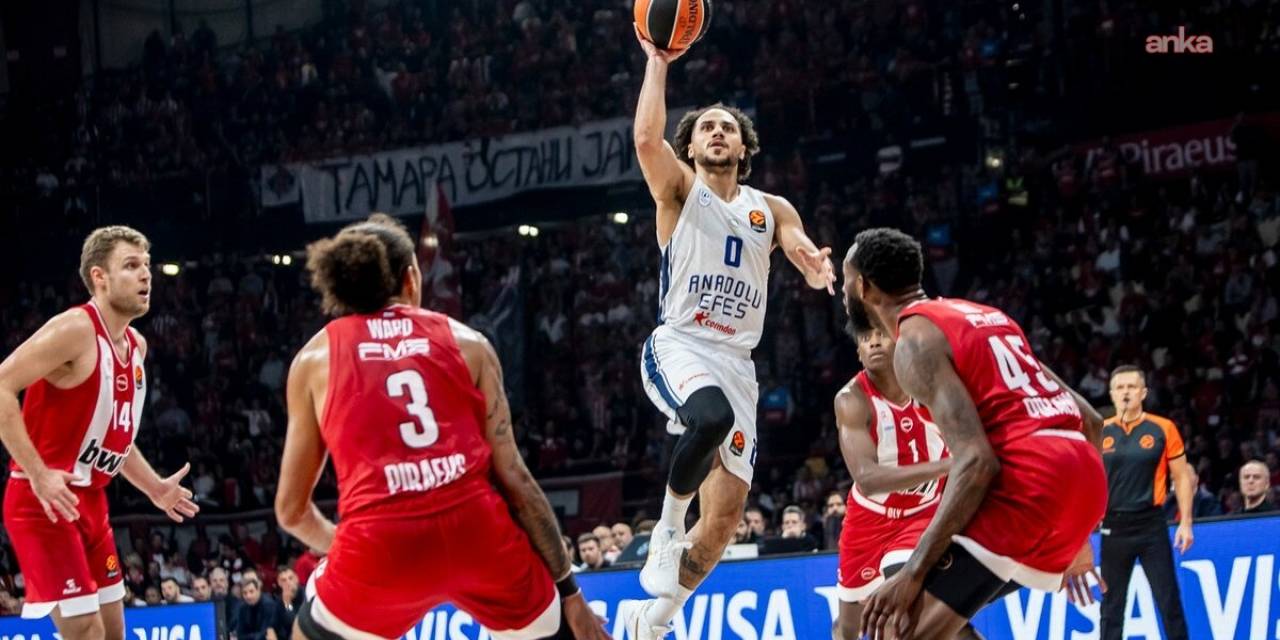 Anadolu Efes, Olympiakos'u Zor Geçen Maçta Yendi
