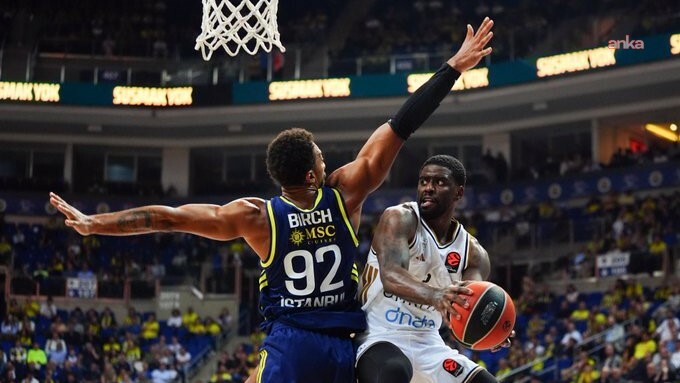 Fenerbahçe, Dubai Basketbol'a Yendiği Maçta 69-93 Kaybetti