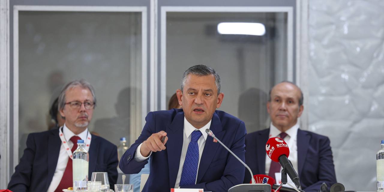 Özgür Özel, Amsterdam'daki PES Kongresi İçin Yola Çıkıyor