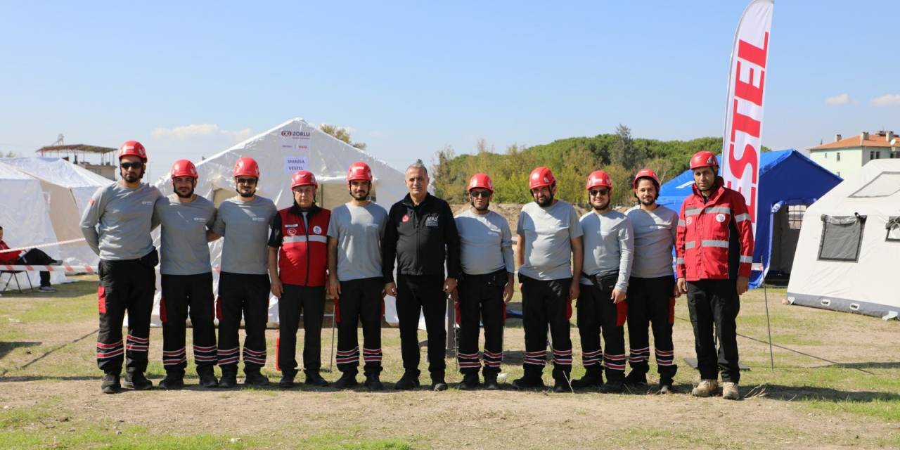 Yunusemre Belediyesi'nin Arama Kurtarma Ekibi, deprem tatbikatında görev aldı