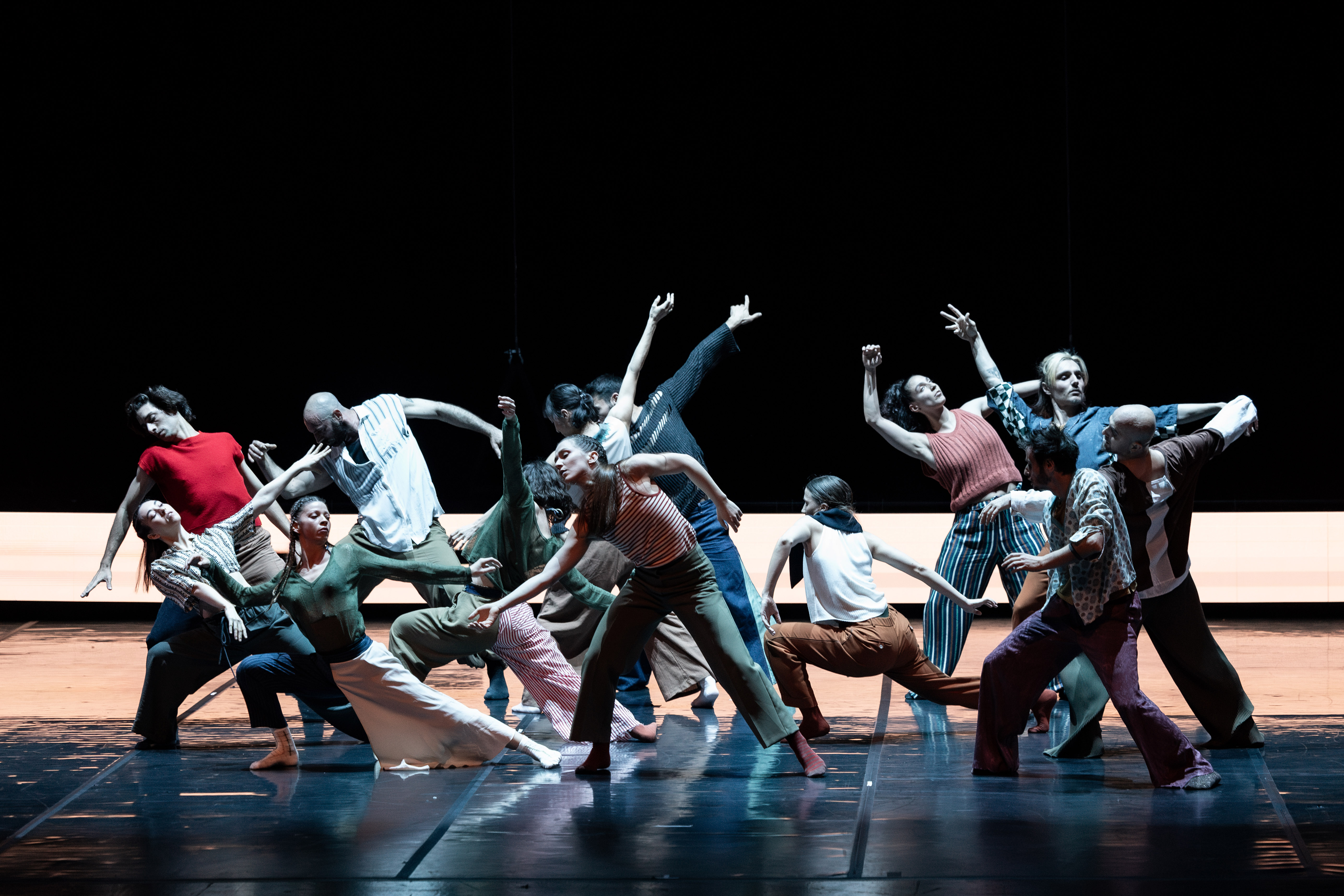 Dijital çağı sorgulayan modern dans ‘Deliriyum’a seyircilerden yoğun ilgi