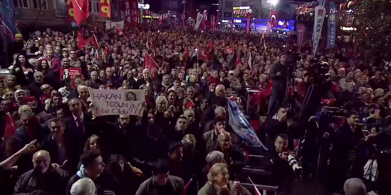 Özgür Özel: Gençlerin umutları Erdoğan'ın akran dayanışmasıyla köreliyor