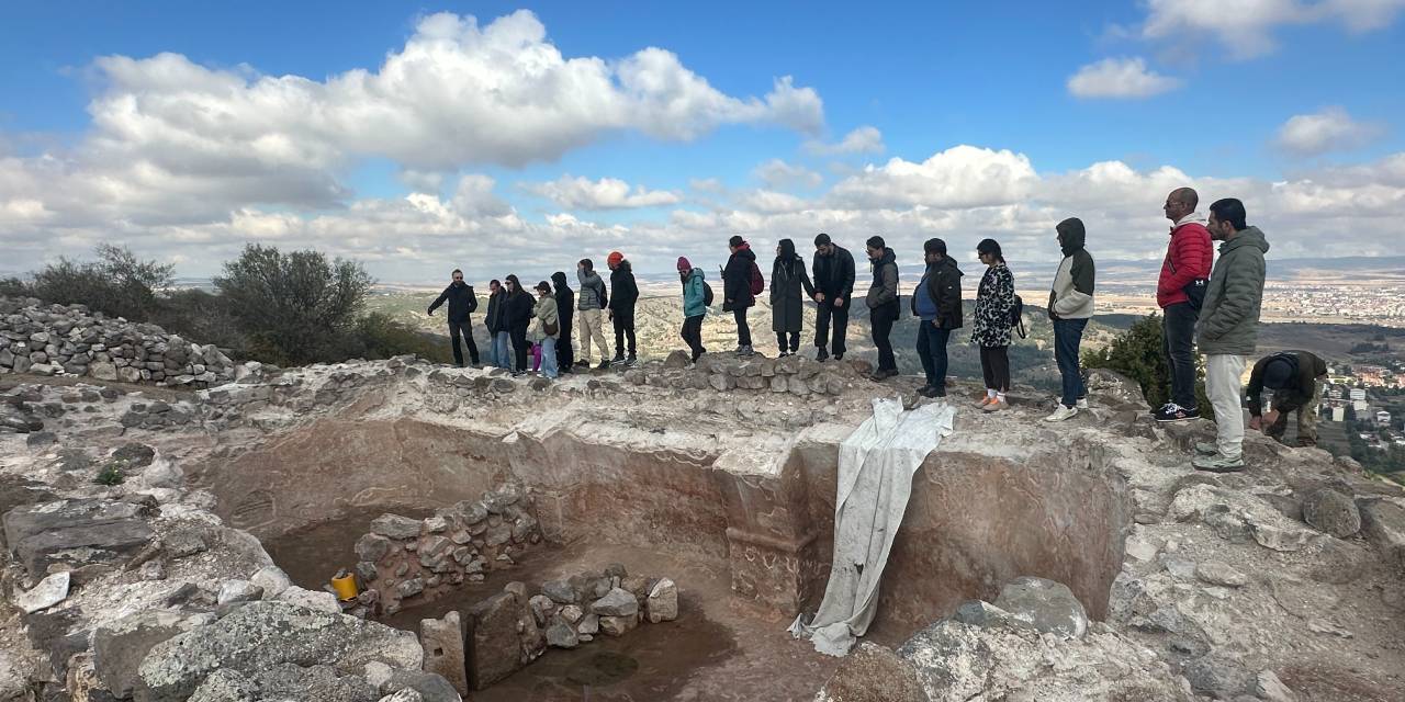Eskişehir'de rehberler için arkeolojik alanlara teknik gezi organize edildi
