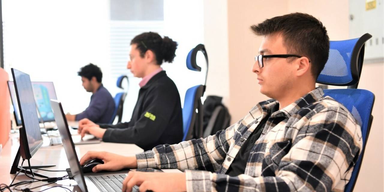 Girişimcilik programı Konyaaltı'nda başladı