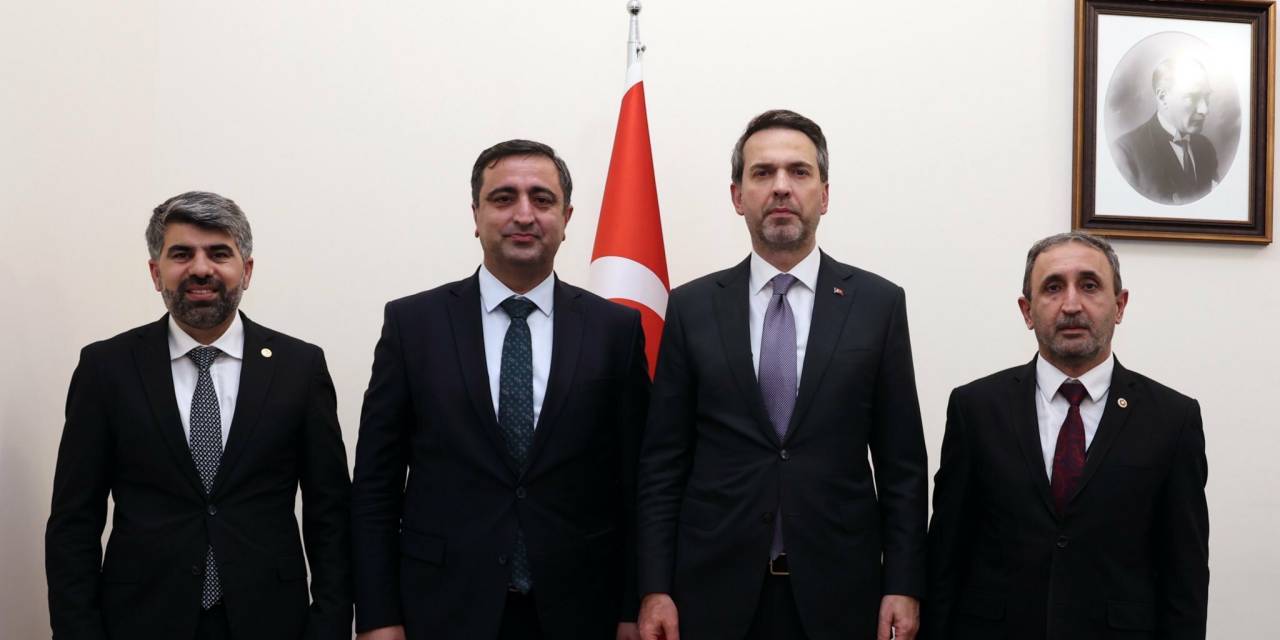 HÜDA PAR milletvekillerinden Alparslan Bayraktar'a ziyaret