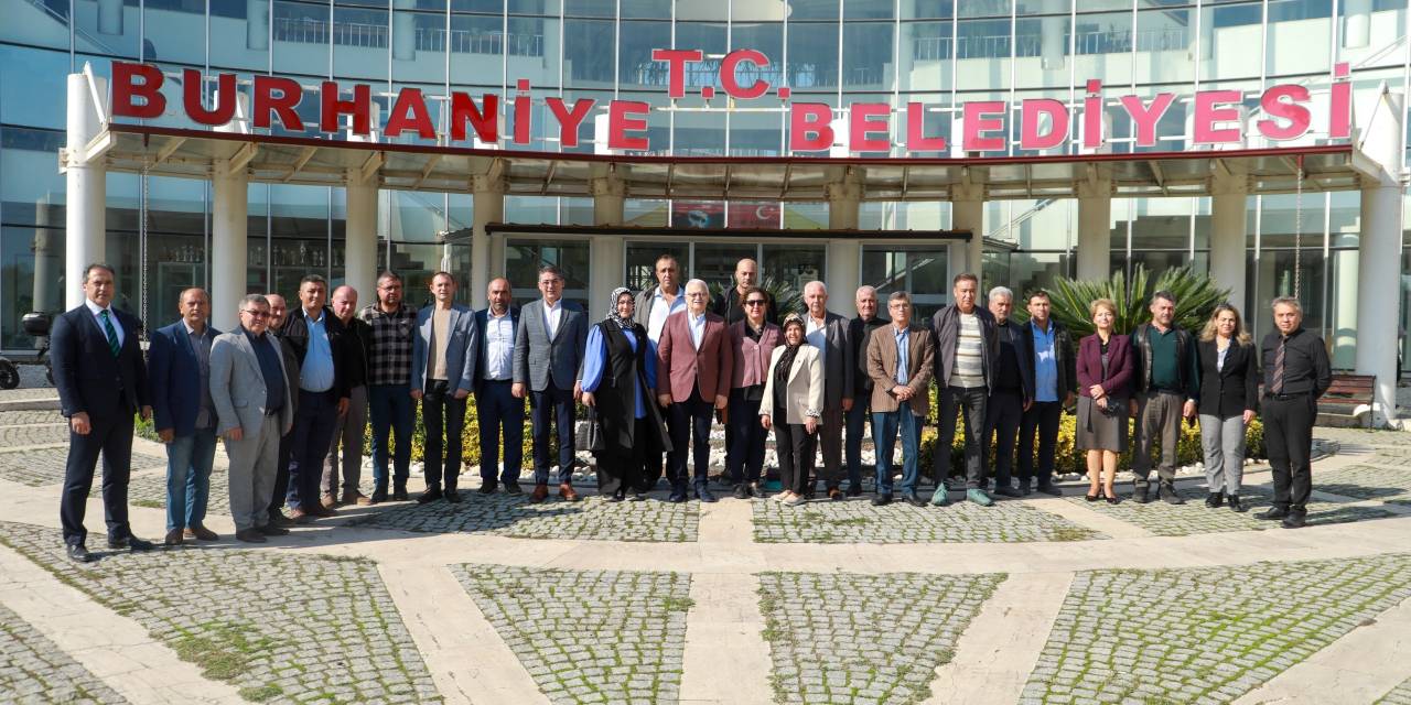 Burhaniye Belediyesi'nde Muhtarlar buluştu