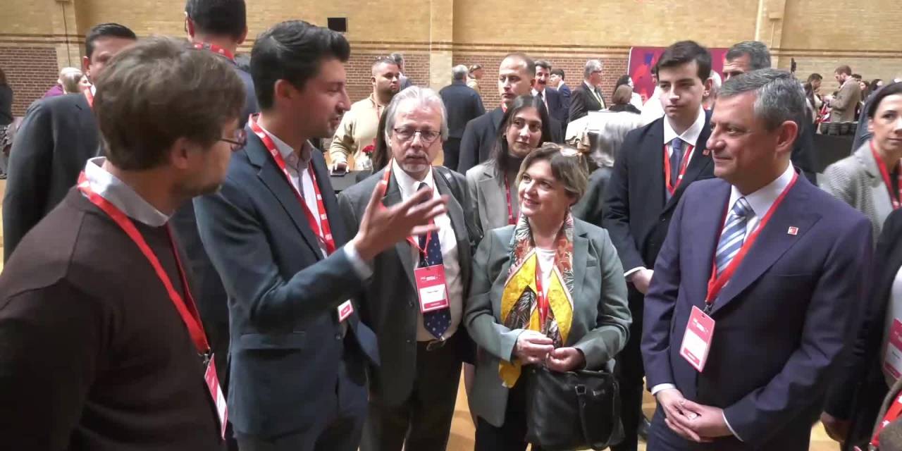 Özgür Özel, Amsterdam'da PES Kongresine katıldı