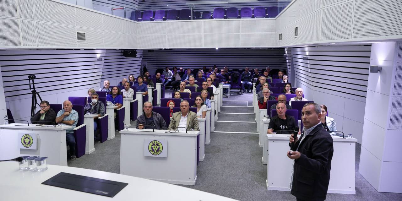 Buca Belediyesi, zeytin budama hakkında eğitim düzenledi