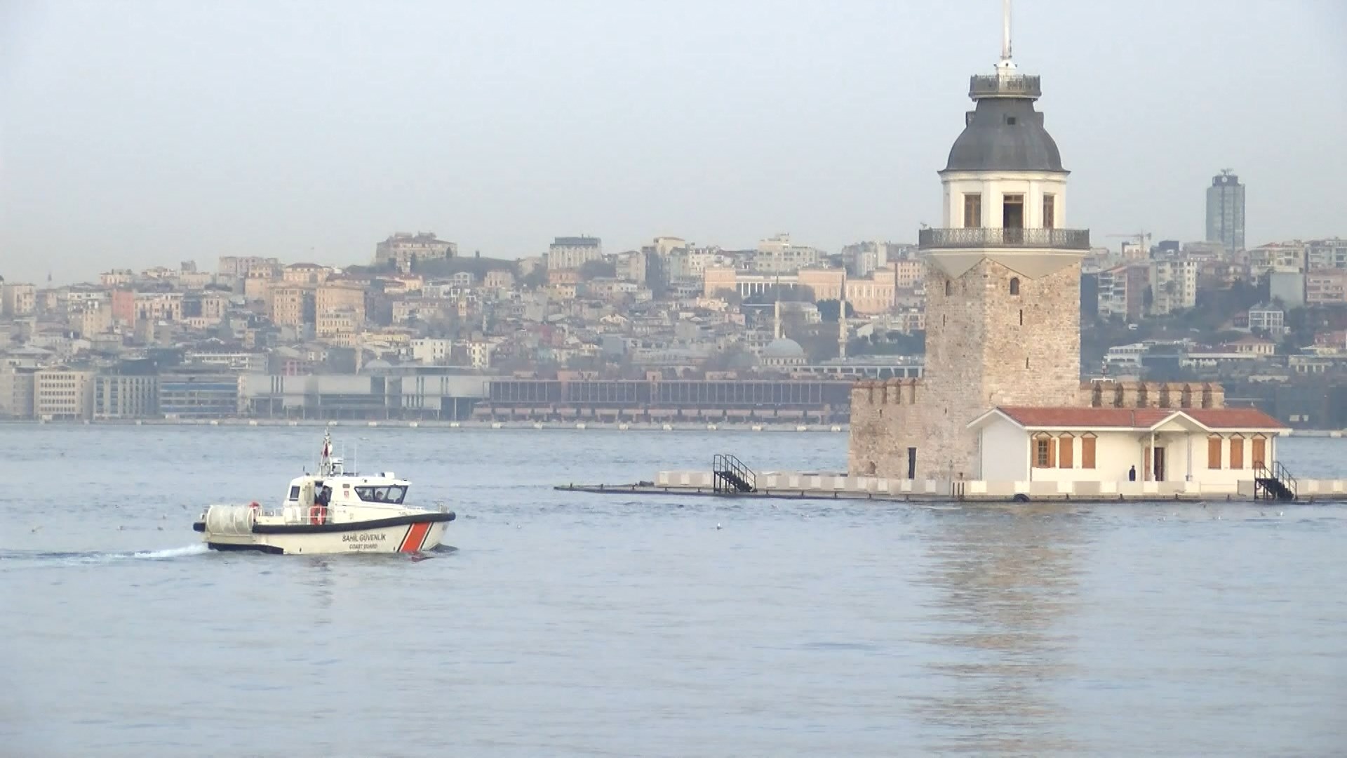 Üsküdar'da yüzerken kaybolan yurttaş için arama çalışması başladı