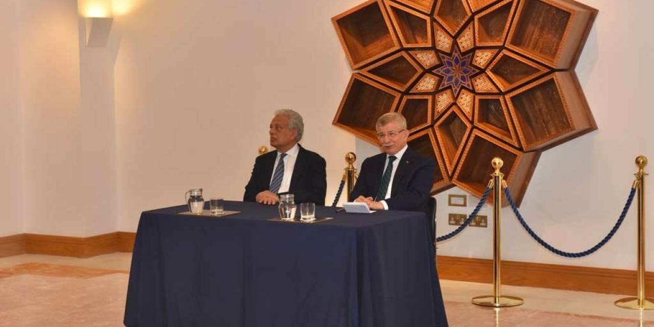 Ahmet Davutoğlu, Oxford İslam Araştırmaları Merkezinde konuştu