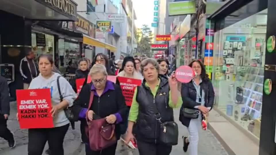 Boş tencereyle protesto: CHP’li kadınlardan yoksulluk tepkisi